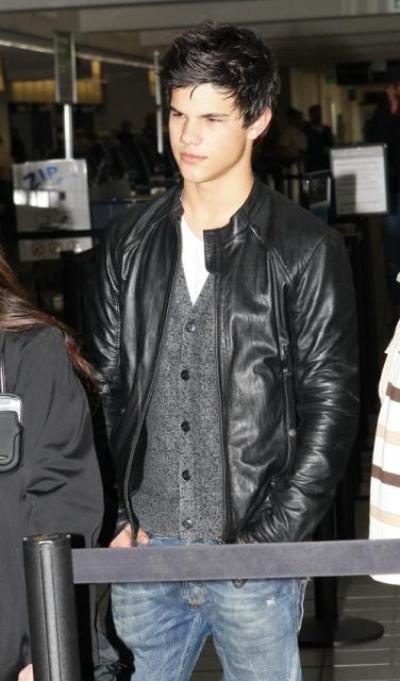 taylor-lautner-hot-in-leather-2.jpg