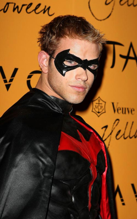 kellan-lutz-halloween_a.jpg