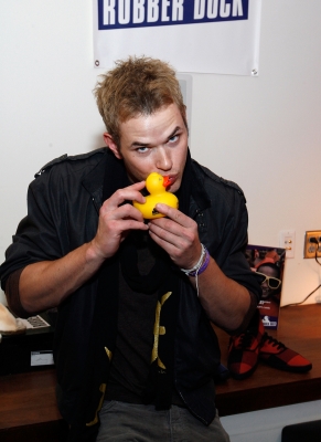 kellan-lutz-w-rubber-ducky.jpg