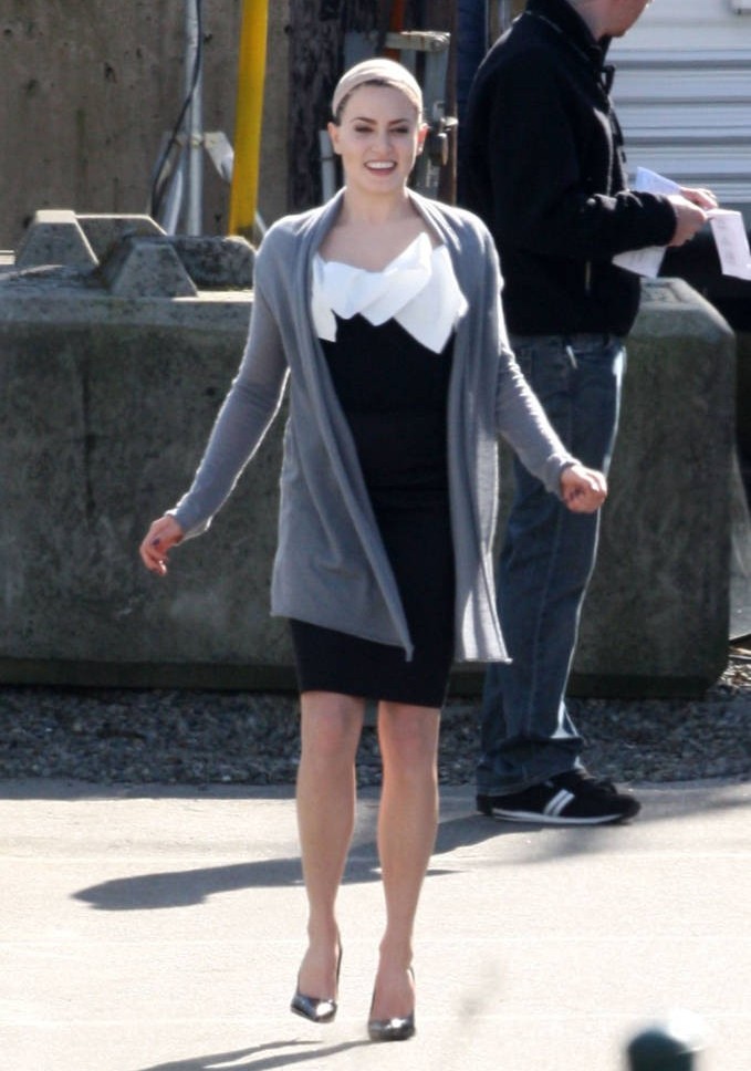 new-moon-set-photos-1-nikki-reed-as-rose.jpg