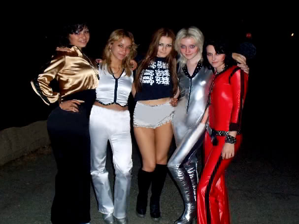 Kris and dakota in the runaways.jpg